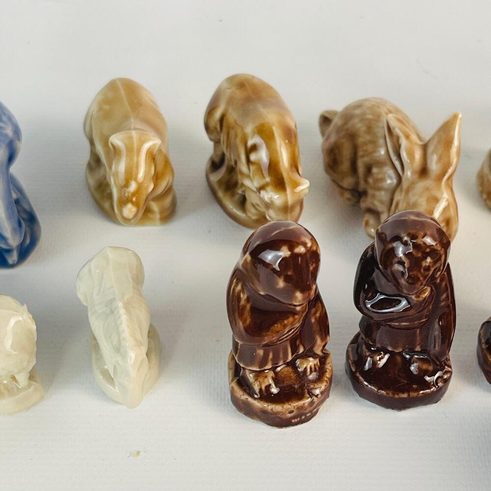 Vintage Wade England Red Rose Tea Figurines Lot of 41 - Picture 5 of 7